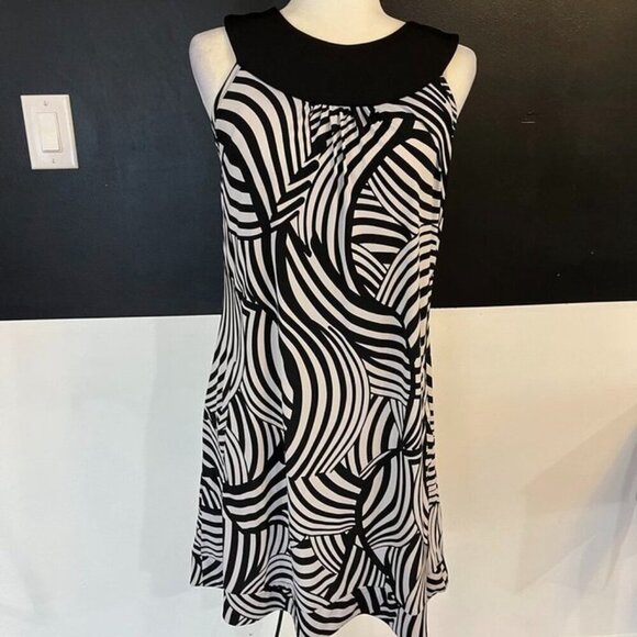 White House Black Market Graphic Print Dress | Size 2 | With Pockets - Picture 6 of 14